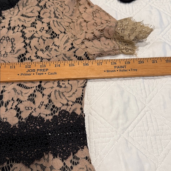 Beige Lace full skirt Midi Dress short sleeve fully lined back zipper Sz Small - Picture 6 of 9